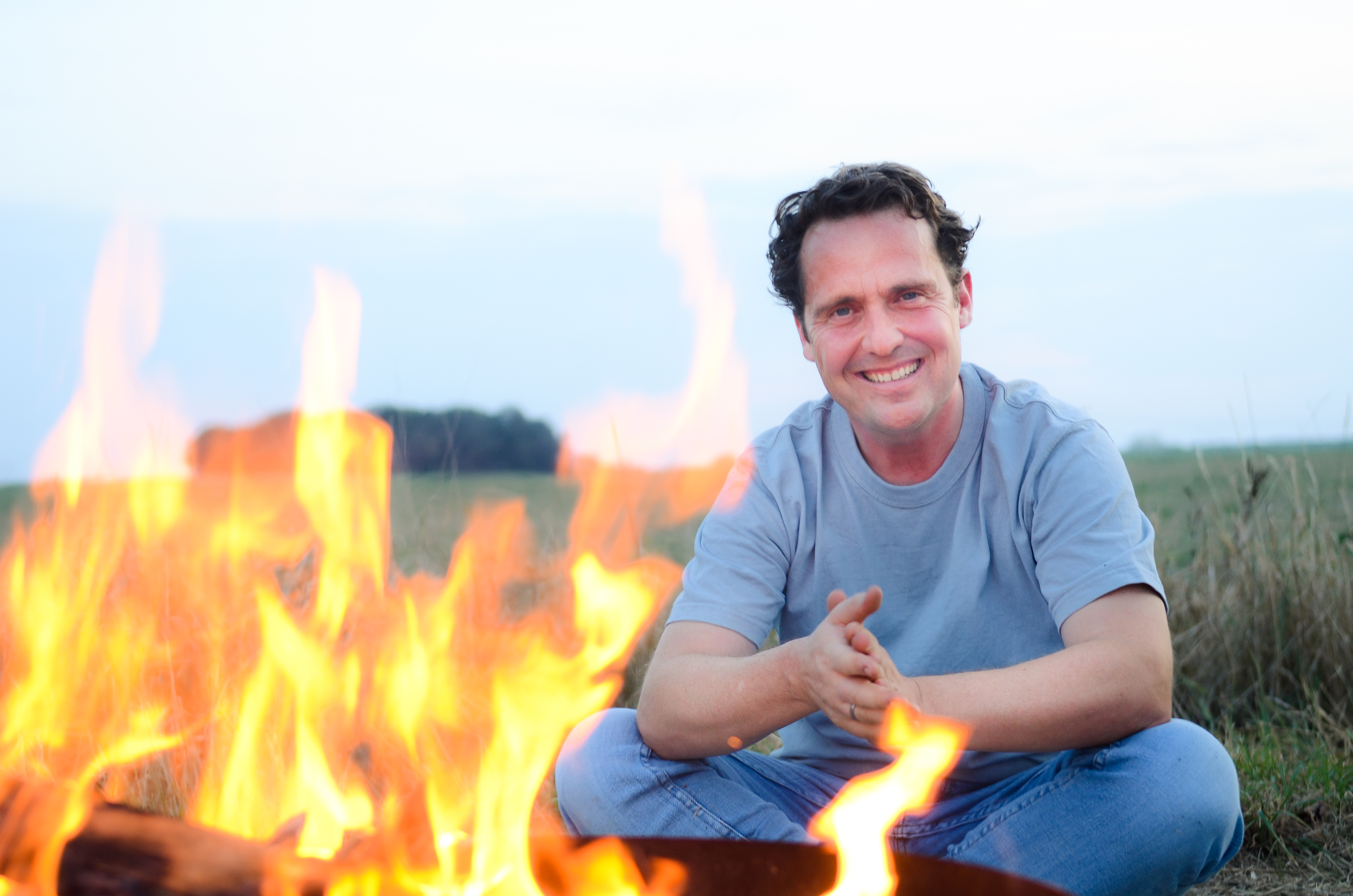 Stefan Ganß am Lagerfeuer